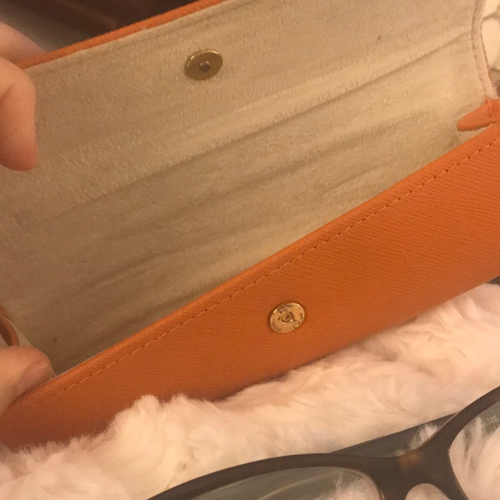 Tory Burch tortoise glasses with logo case - Picture 2 of 6
